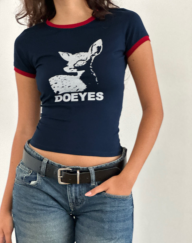 Sutin T-shirt in marineblauw met rode bies en Doeyes-grafiek