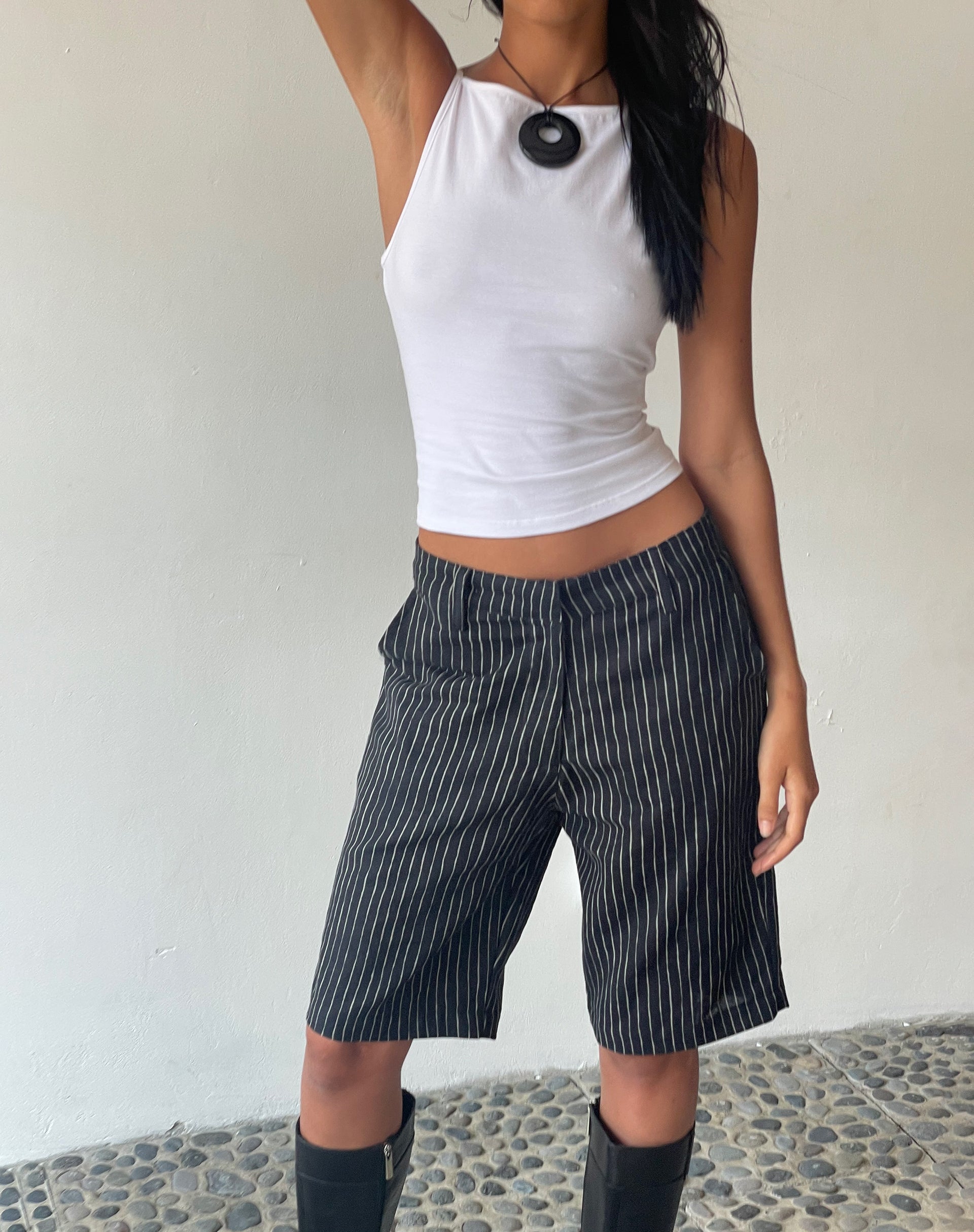 beeld van MOTEL X JACQUIE Tabaru Longline Shorts in Sketchy Stripe Zwart
