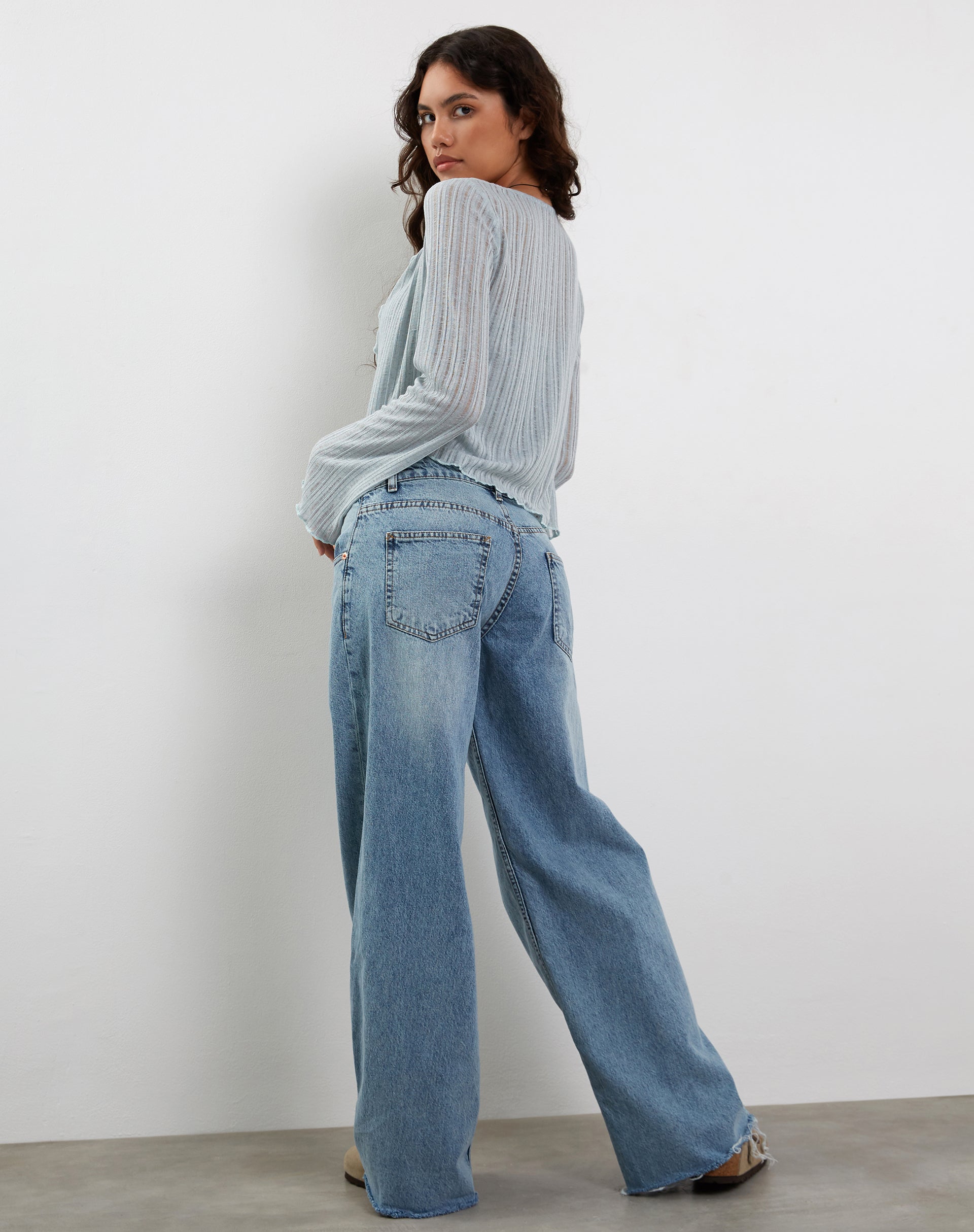 Afbeelding van Tabitha vest met stropdas aan de voorkant in Powder Blue