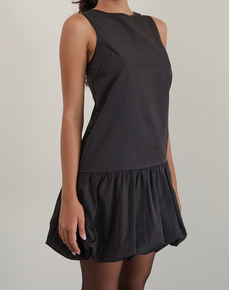 Afbeelding van Tamilo Bubble Hem Mini Dress in Zwart