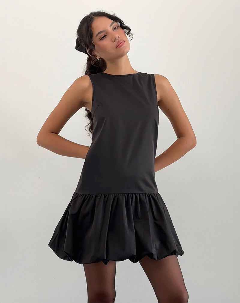 Afbeelding van Tamilo Bubble Hem Mini Dress in Zwart