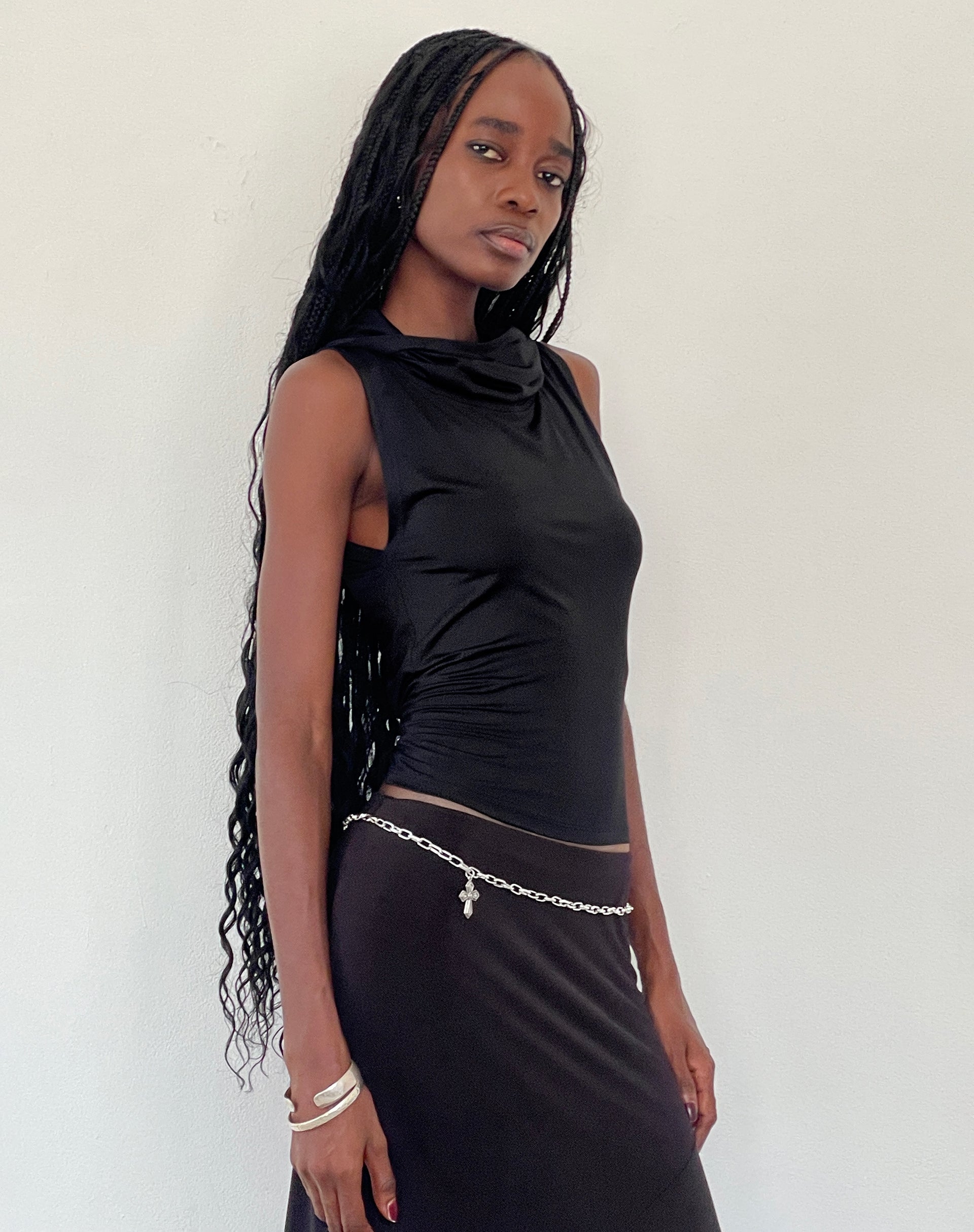 Afbeelding van Tapia Hooded Tank Top in Zwart Slinky