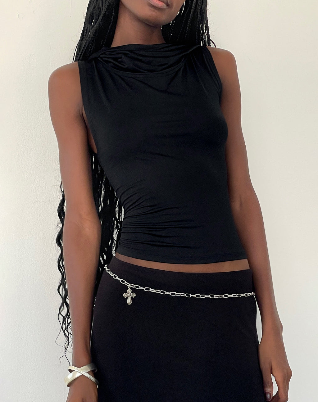 Tapia Hooded Tank Top in Zwart Slinky