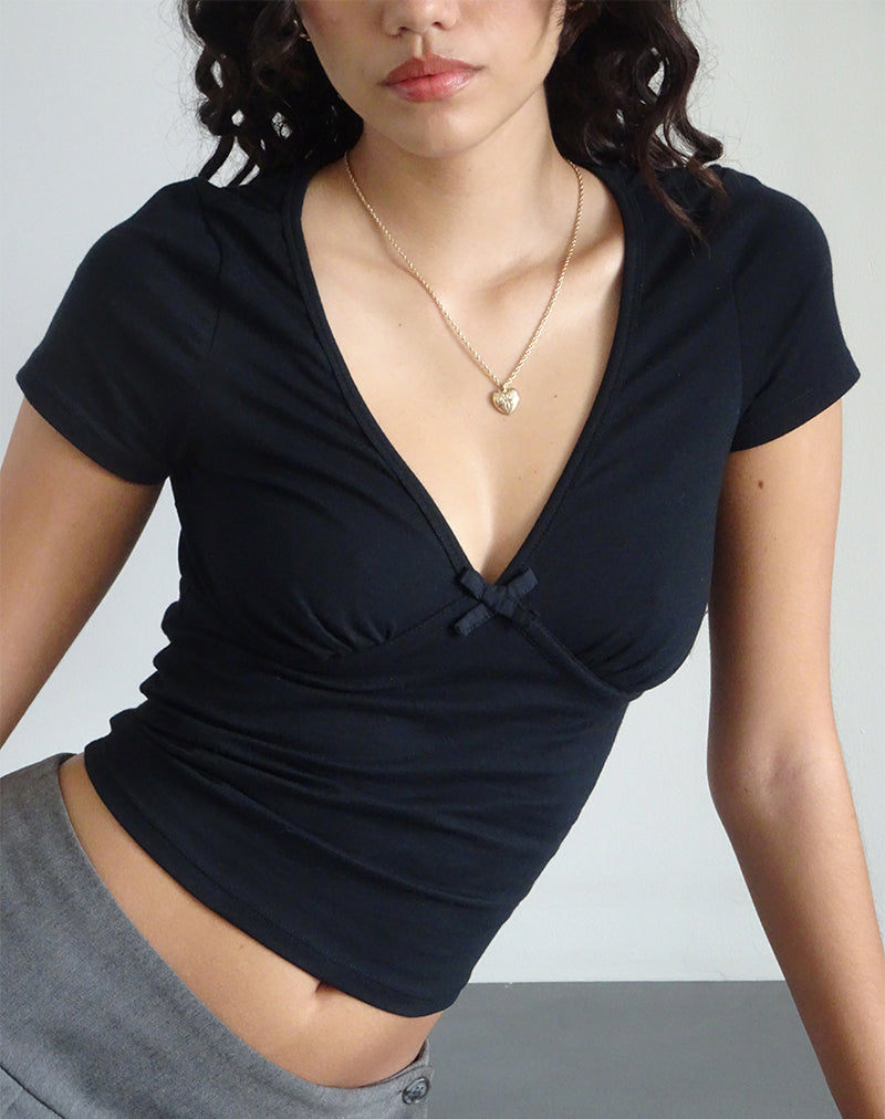 Tasina top in zwart met zwarte bies