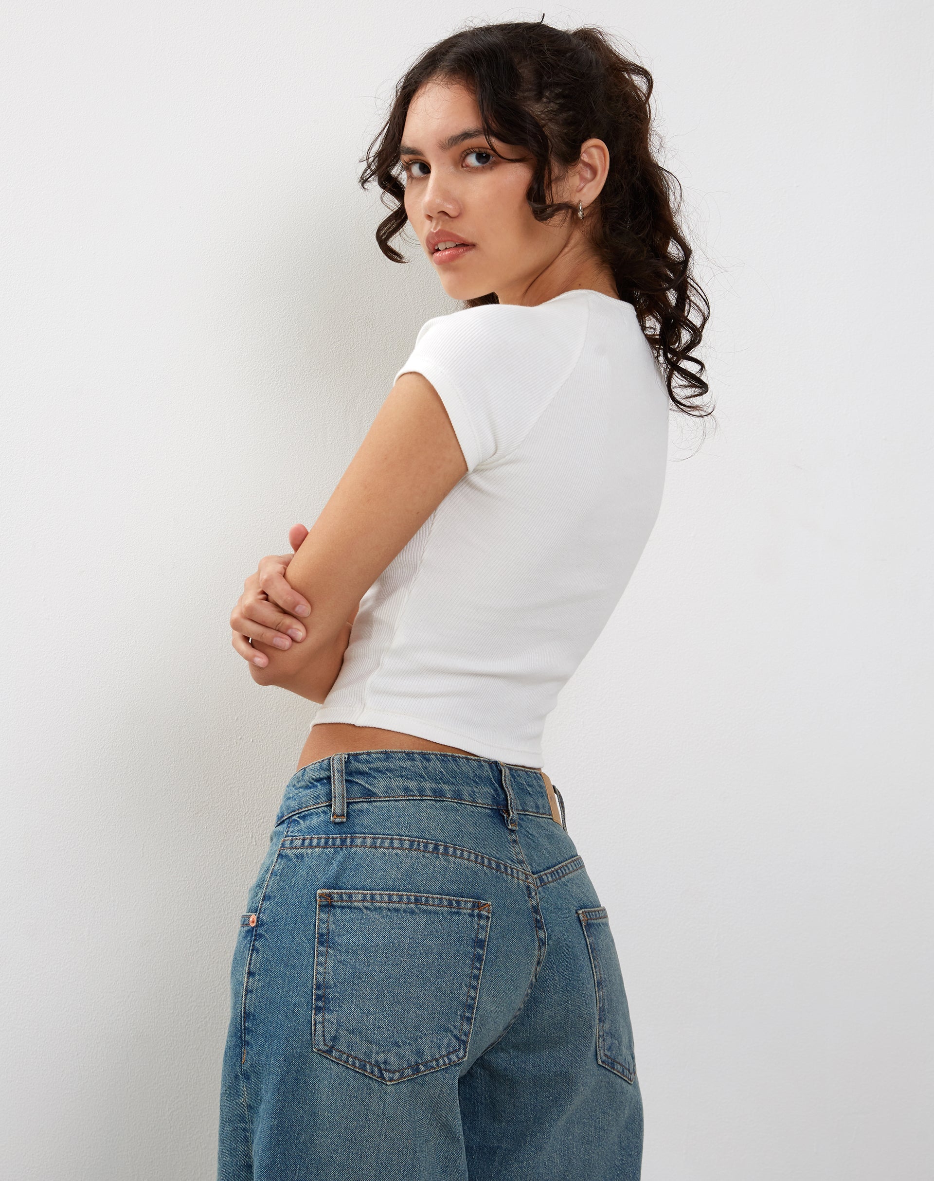 Afbeelding van Tasley Geribd T-shirt met gevouwen mouwen in Wit
