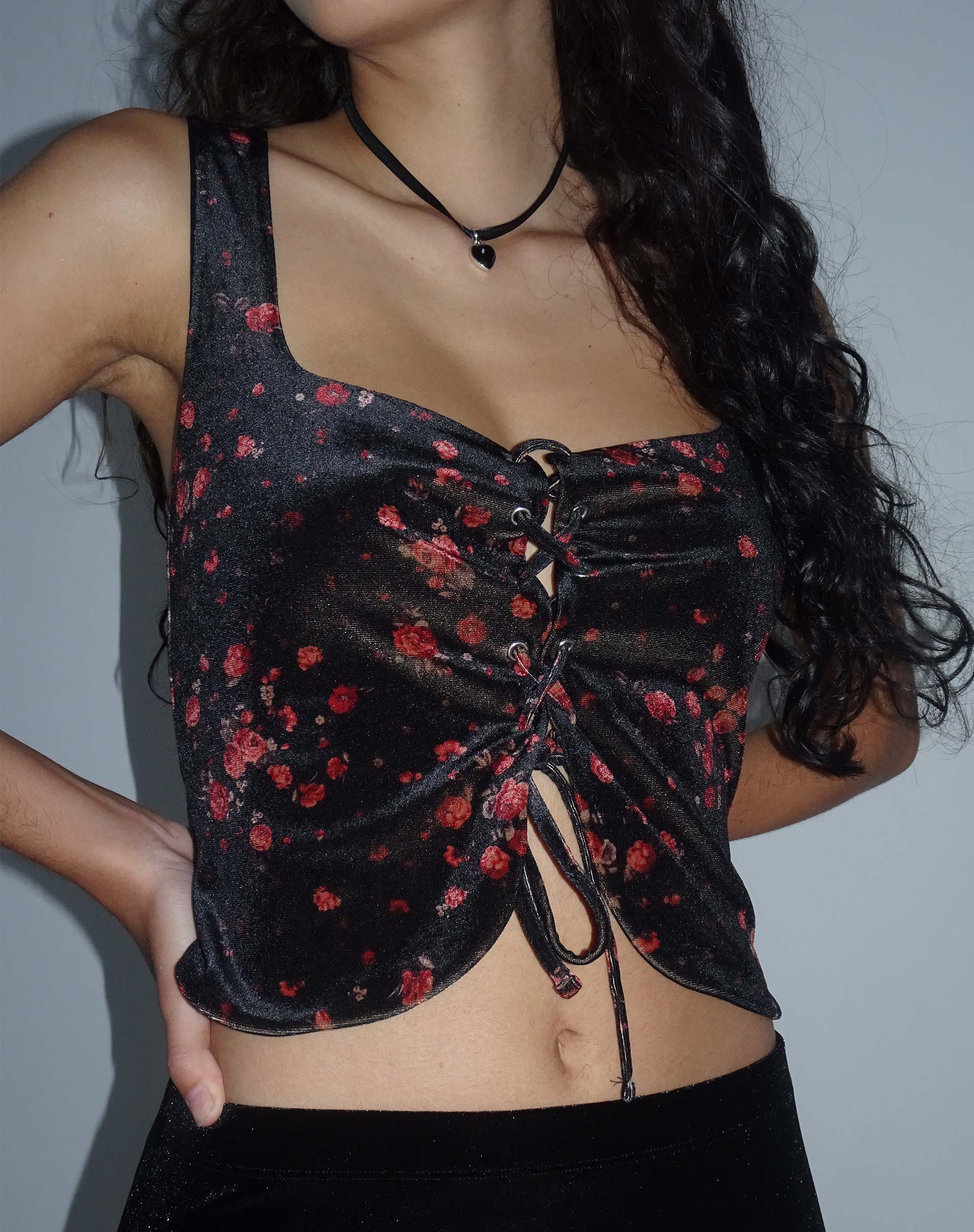Afbeelding van Taula Cropped Corset Top in Rose Cluster Fluweel