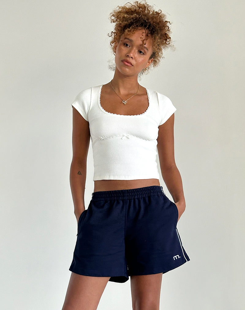 Thera Short in Navy met Witte Bies met M Opdruk