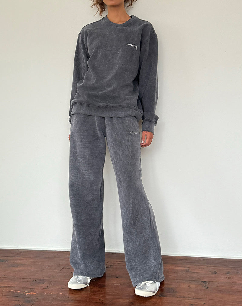 Afbeelding van Tillie Trui in Black Wash met Off White 'MOTEL' borduursel