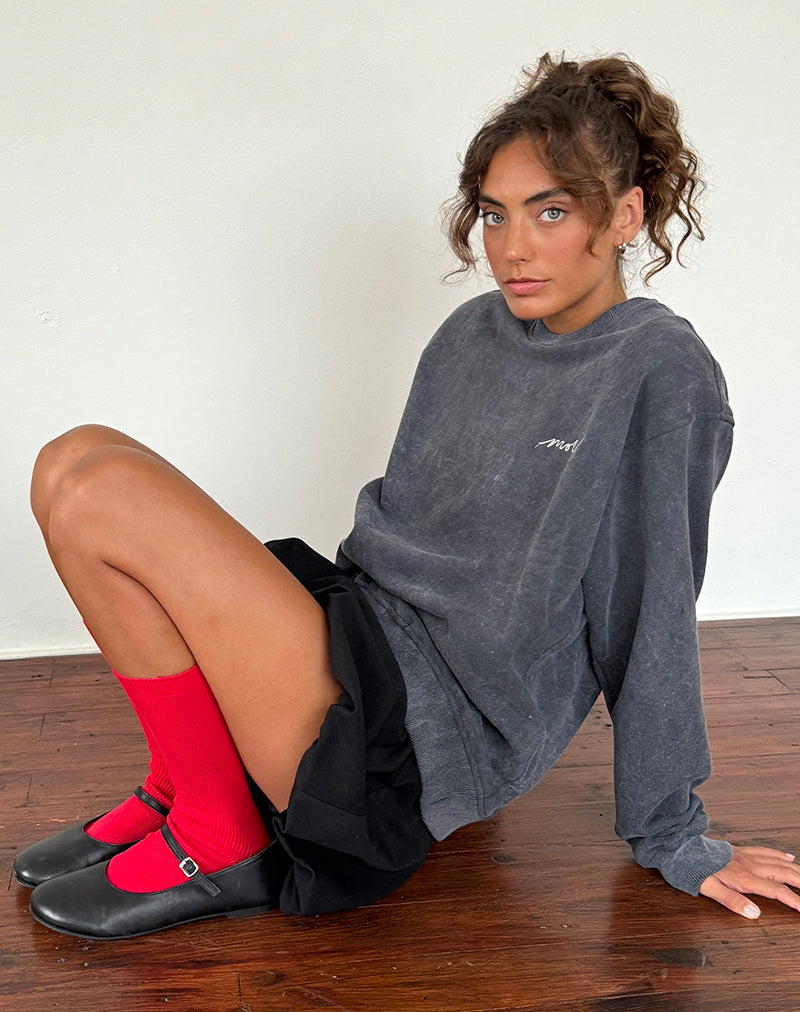 Tillie Trui in Black Wash met Off White 'MOTEL' borduursel