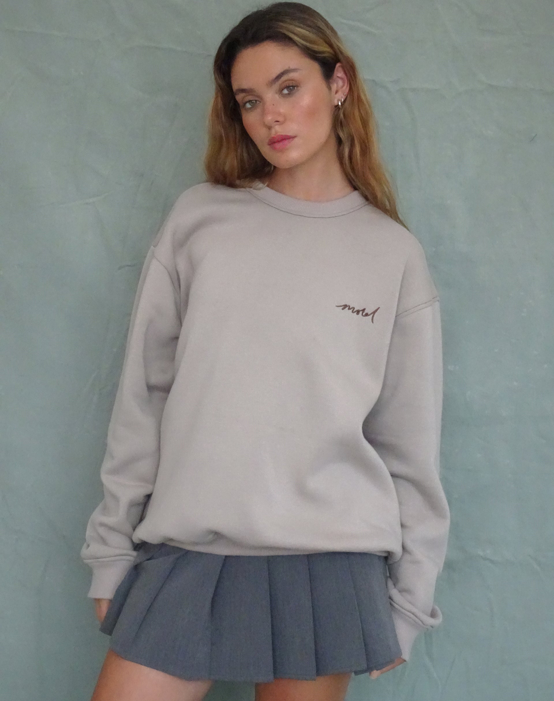 Afbeelding van Tillie Sweatshirt in Paddestoel met Bruin Motel Borduurwerk