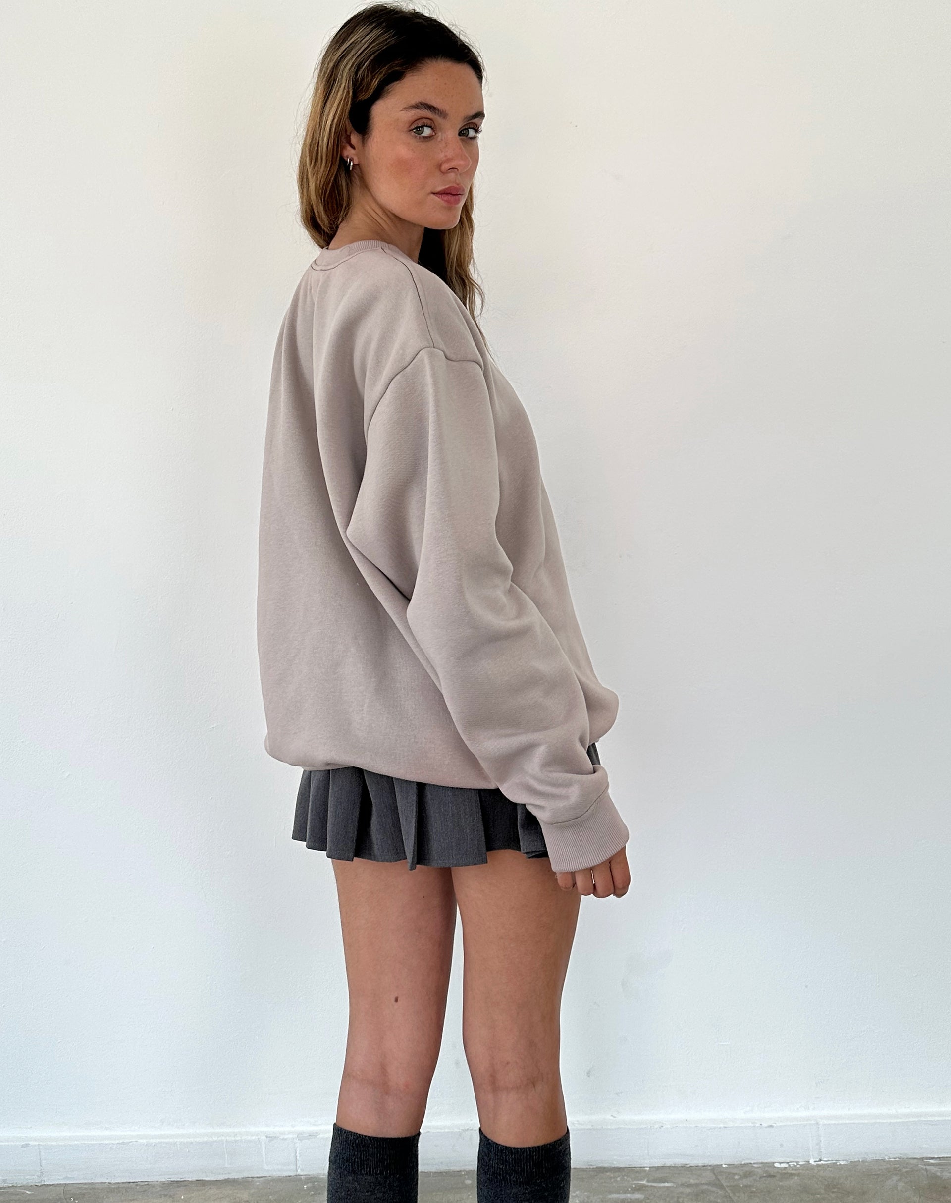 Afbeelding van Tillie Sweatshirt in Paddestoel met Bruin Motel Borduurwerk
