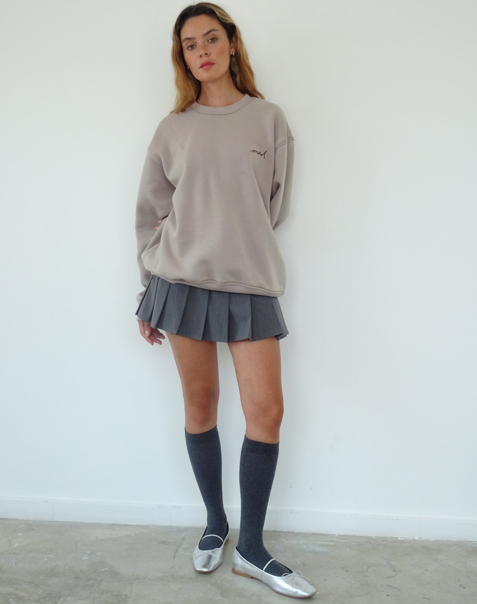 Afbeelding van Tillie Sweatshirt in Paddestoel met Bruin Motel Borduurwerk