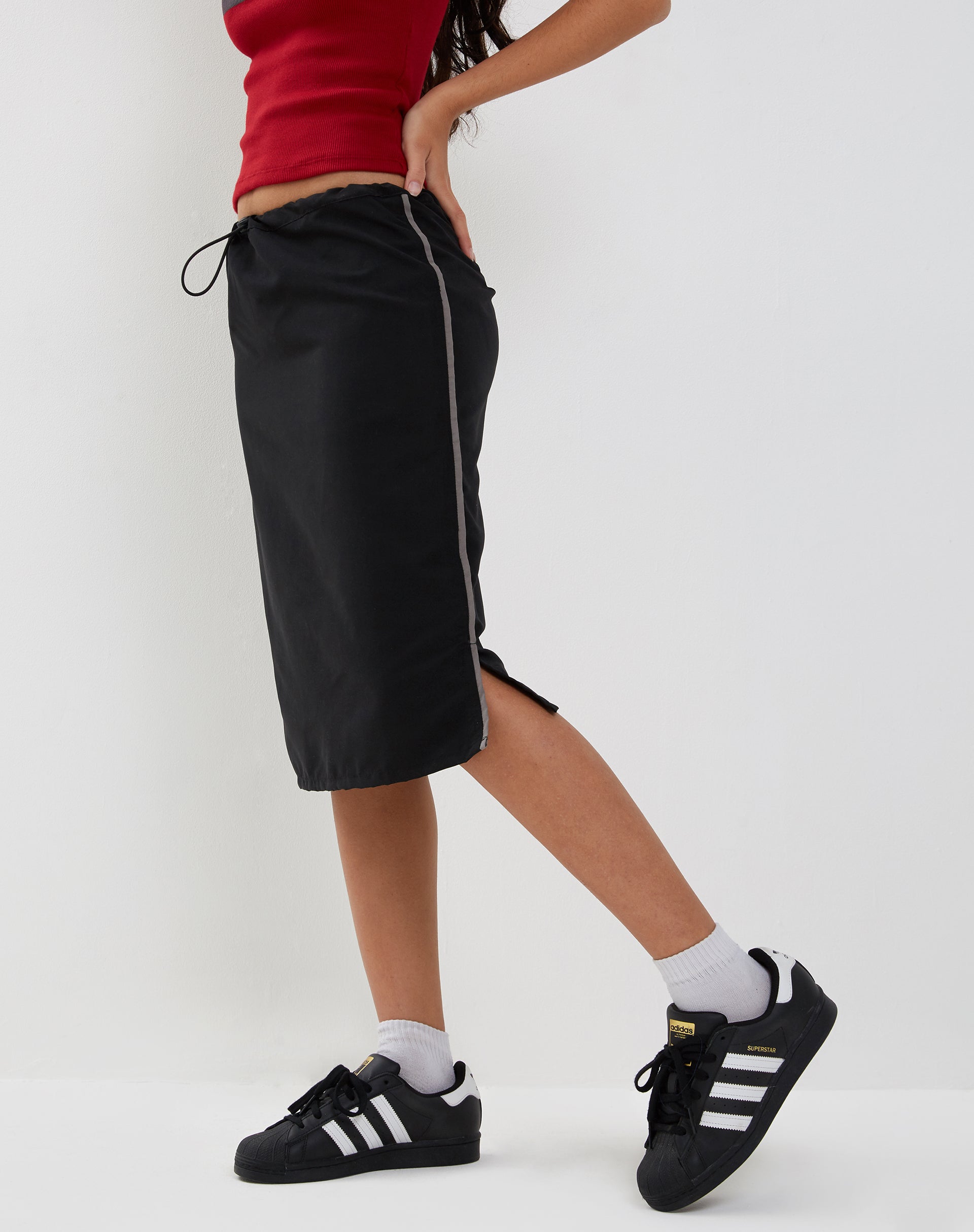 Afbeelding van Ashlyn Cargo Midi rok in zwart met witte streep