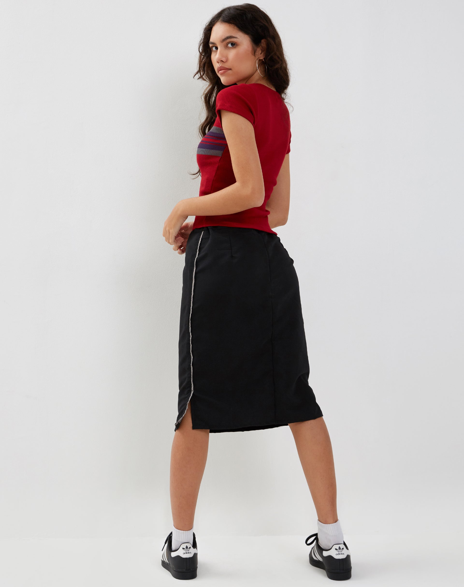 Afbeelding van Ashlyn Cargo Midi rok in zwart met witte streep