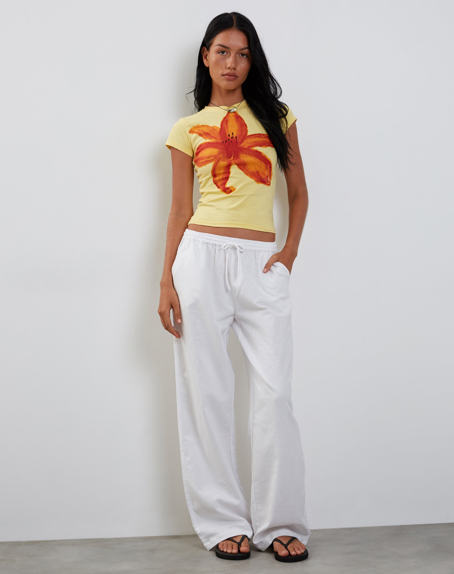 Afbeelding van Tiona Baby Tee in Limonade met Zomerbloemenprint