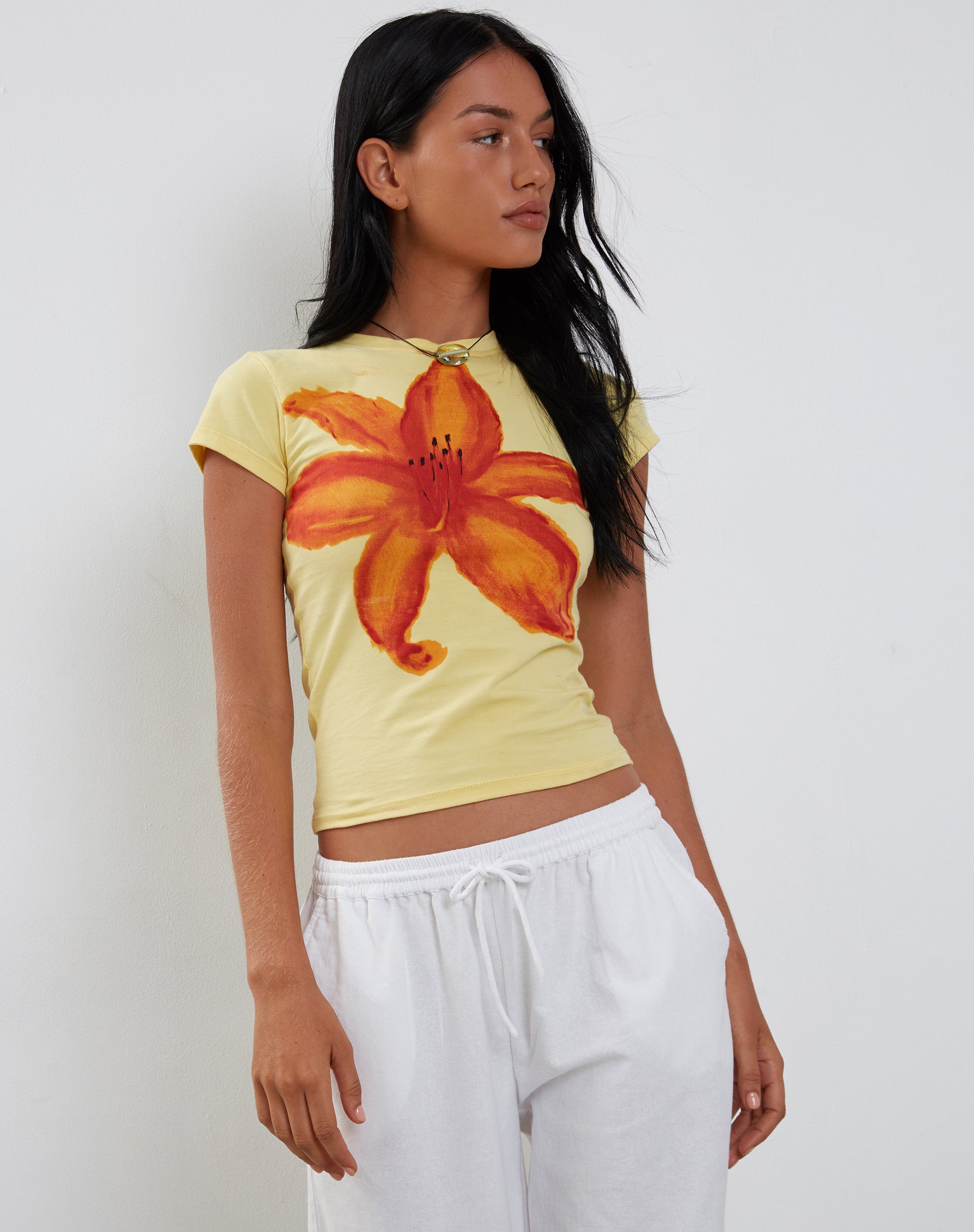 Afbeelding van Tiona Baby Tee in Limonade met Zomerbloemenprint