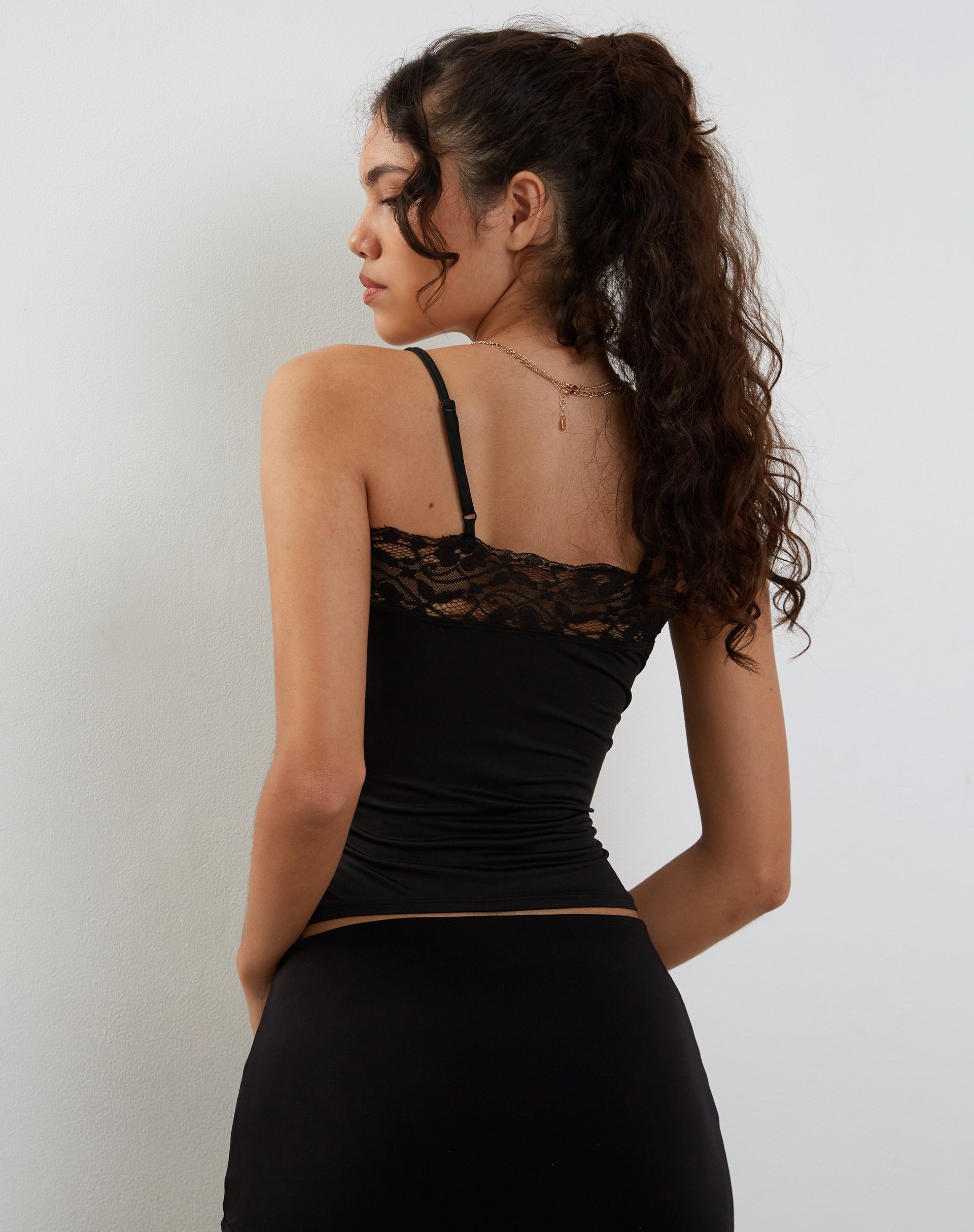 Afbeelding van Tucci Vest Top in Slinky Kant Zwart