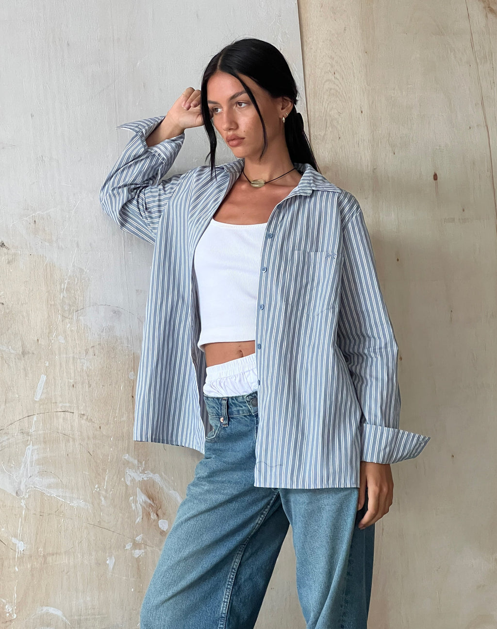 MOTEL X JACQUIE Turner Shirt in grijs en wit streep met M borduursel