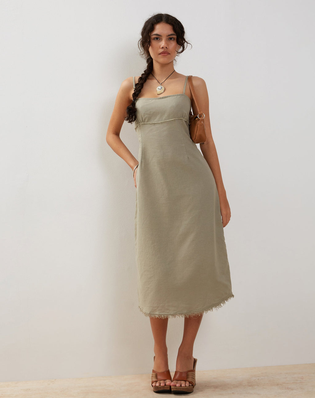 Una Midi Slip Dress met Distressed Hem in leigroen linnen