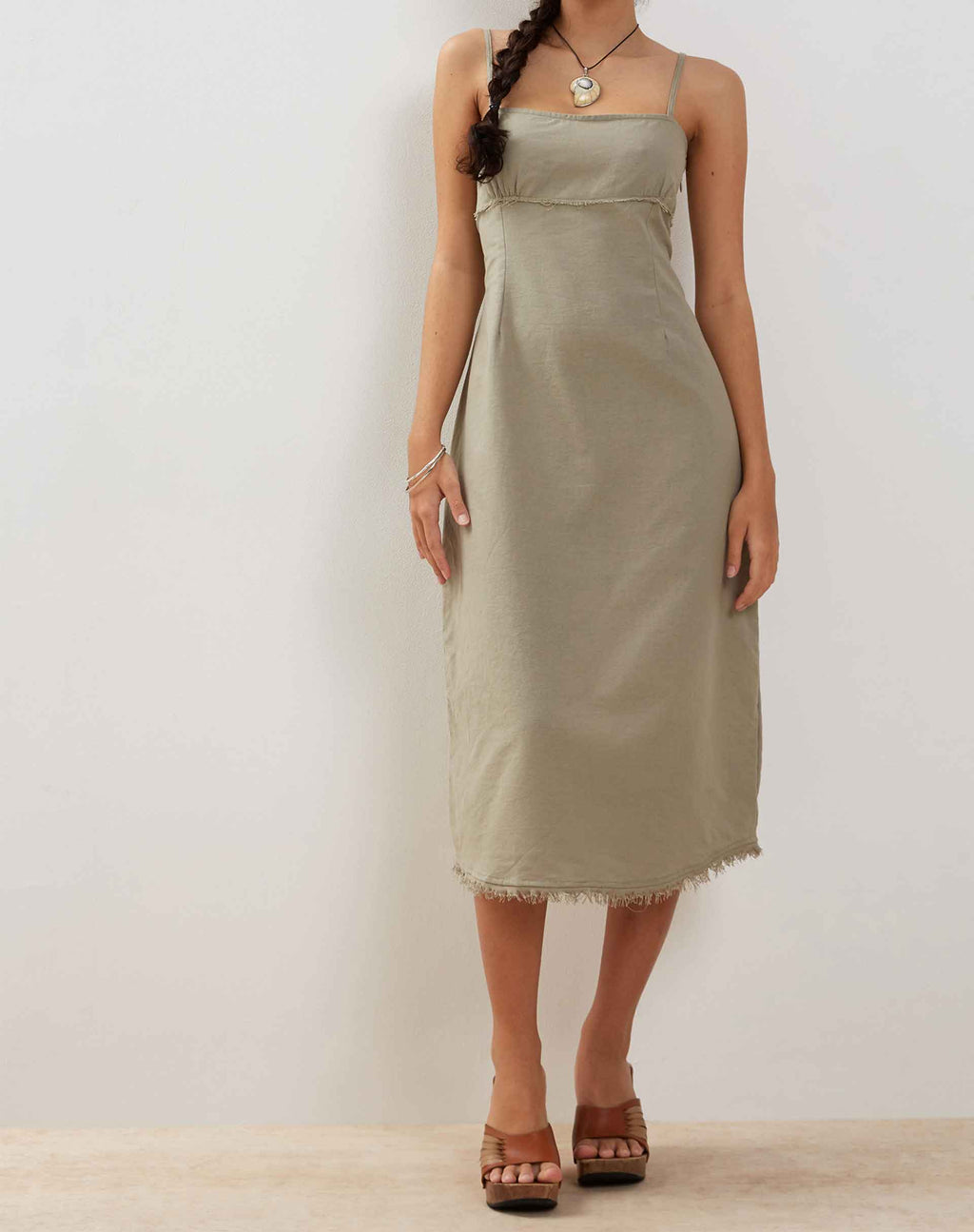 Una Midi Slip Dress met Distressed Hem in leigroen linnen