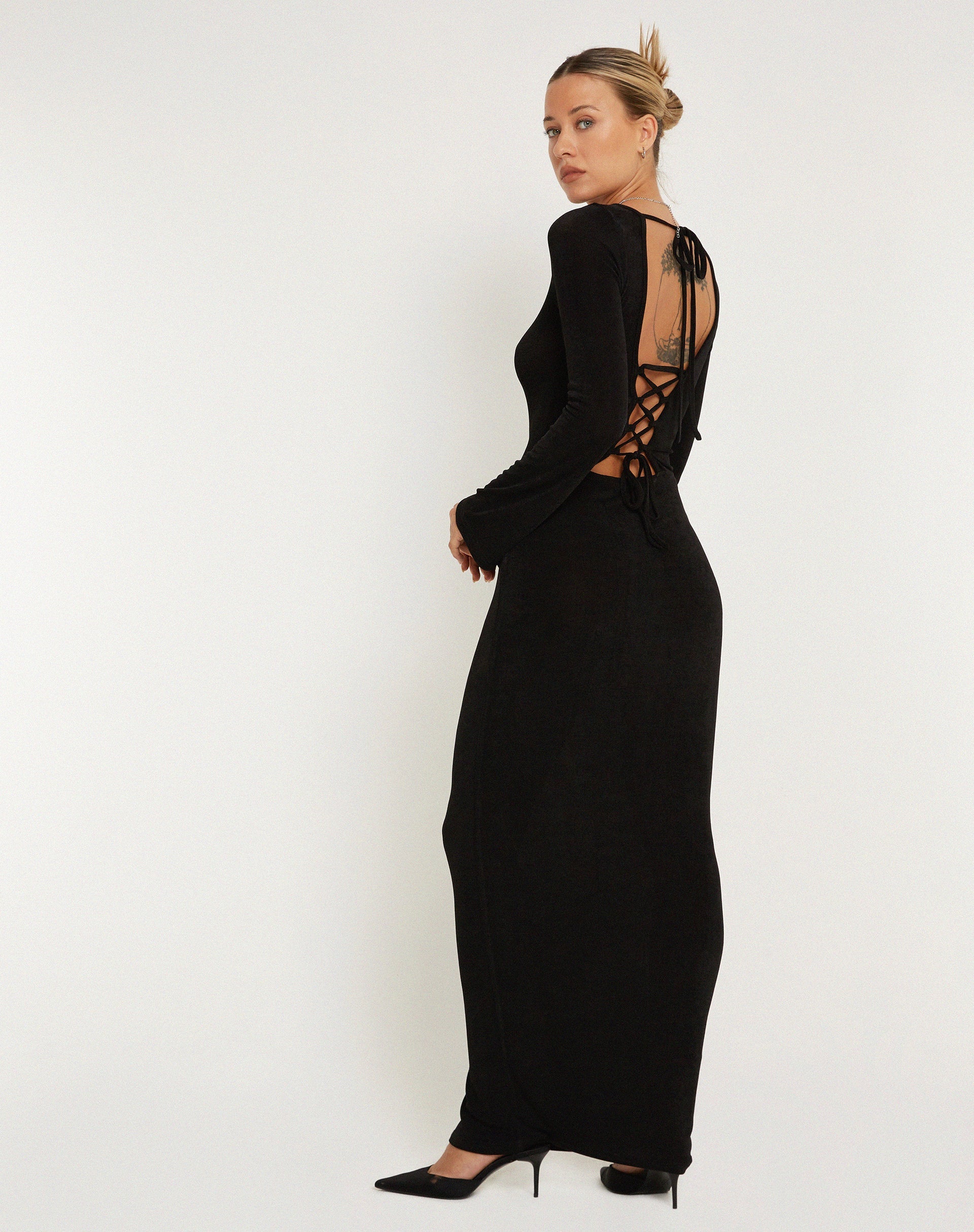 afbeelding van Varna Maxi Dress met lange mouwen in zwart