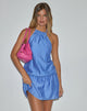 Afbeelding van Veloria Mini jurk met halterhals in blauw chiffon, geverfde streep