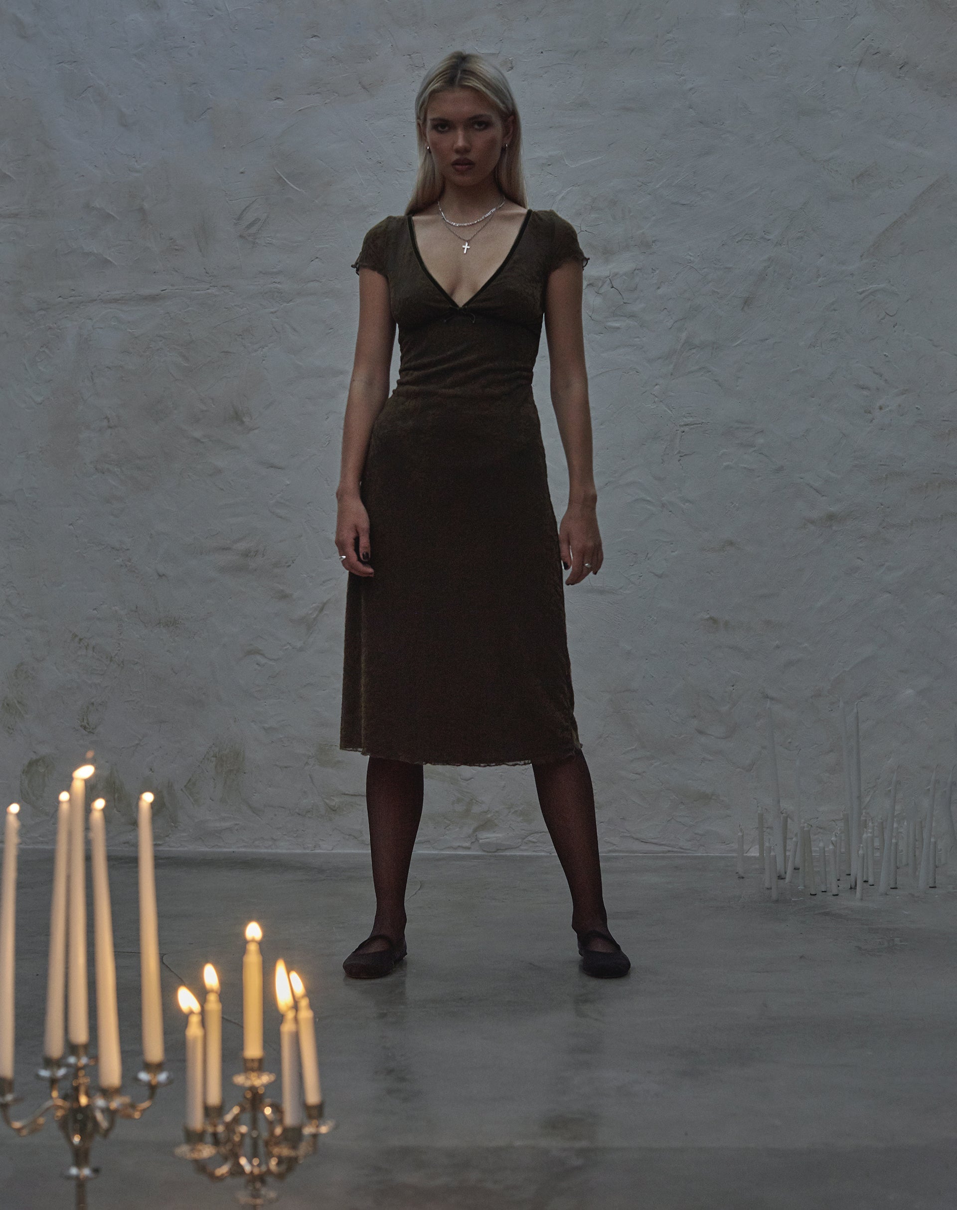 Afbeelding van Vilinia Midi Dress in Abstract Botanic Dark Olive