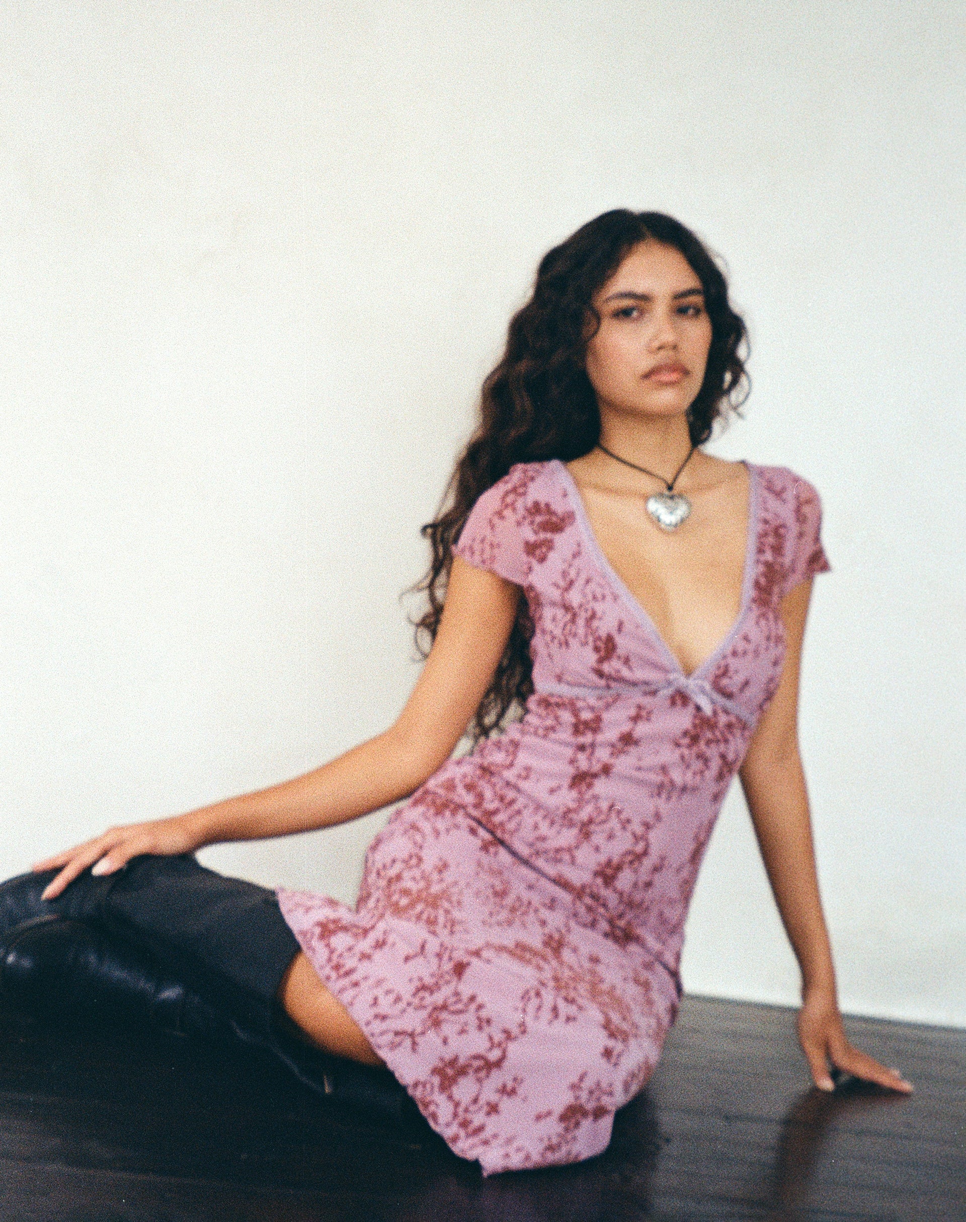 Afbeelding van Vilinia Midi Dress in Abstract Botanic Mauve