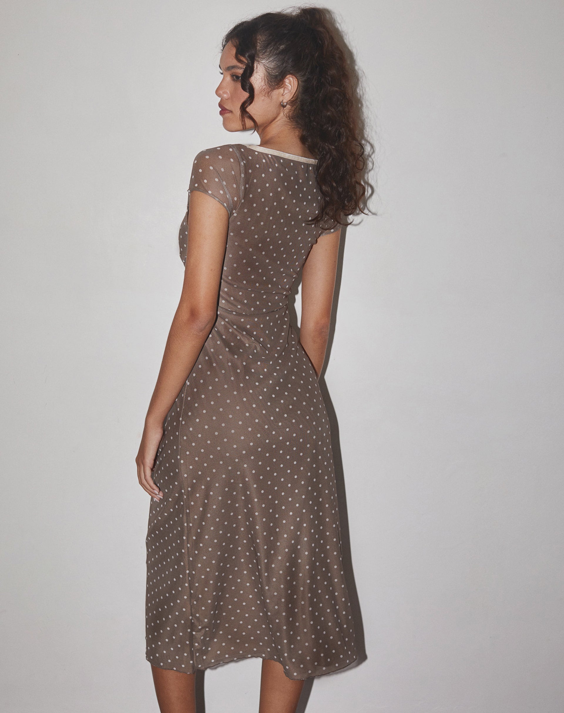 Afbeelding van Vilinia Midi Dress in Basic Polka Bruin