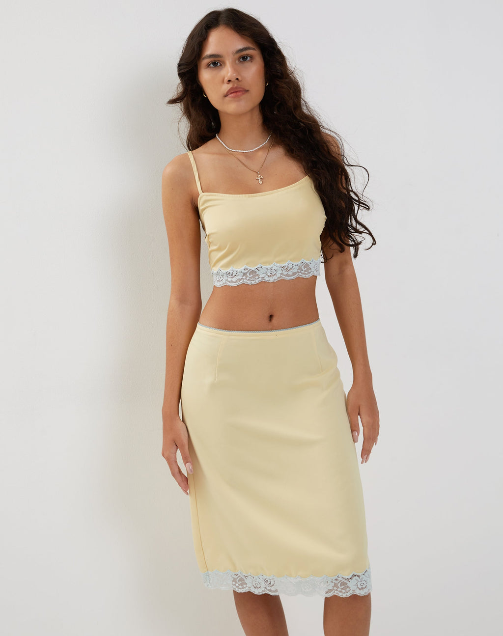Virni Cami Crop Top in lichtgeel satijn