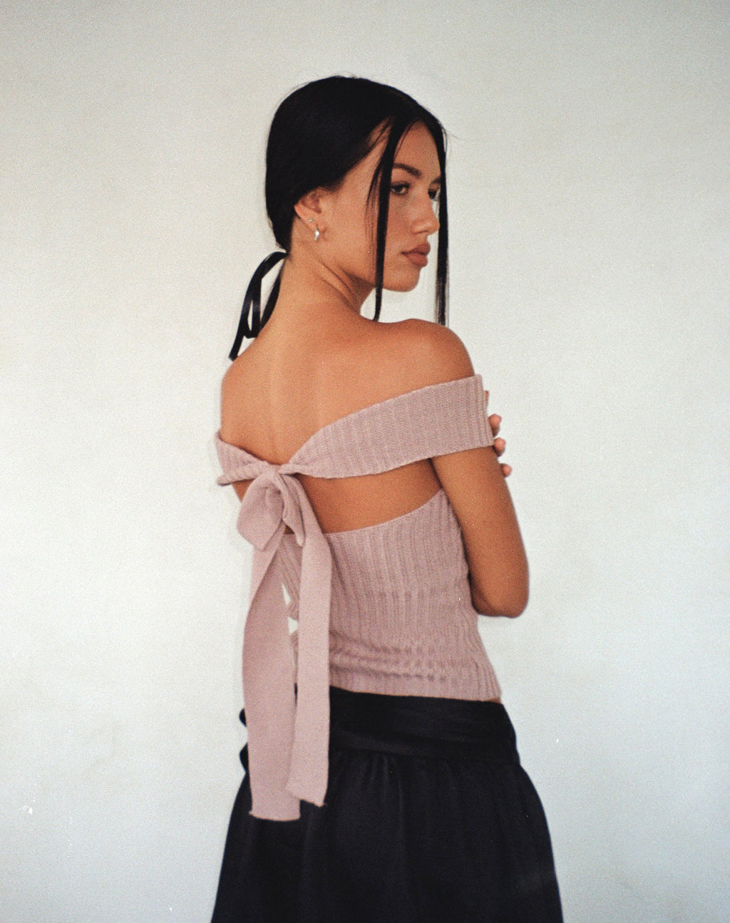 Wilda Bardot Top met strik aan de achterkant in Knit Blush