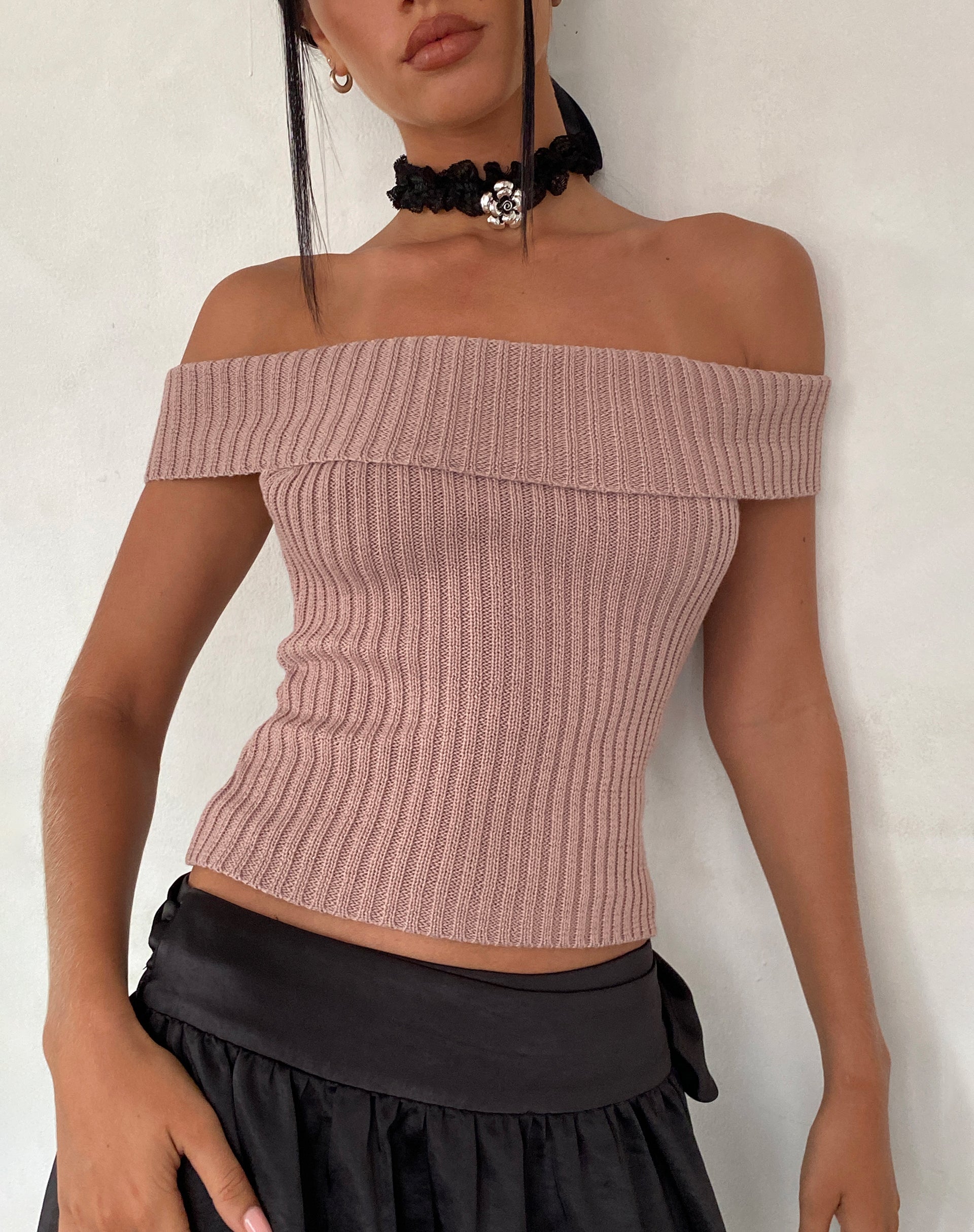Afbeelding van Wilda Bardot Top met strikrug in gebreid Blush
