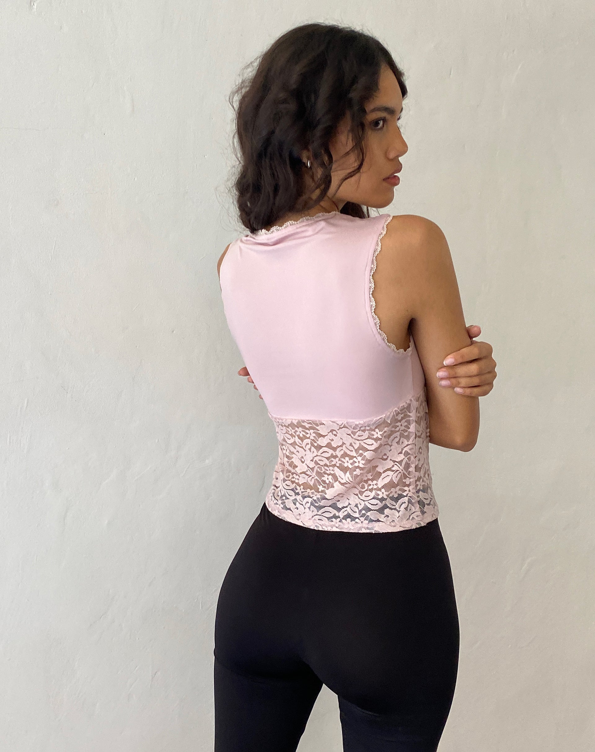 Afbeelding van Winifred Kanten Slinky Mix Top in Roze Lotus