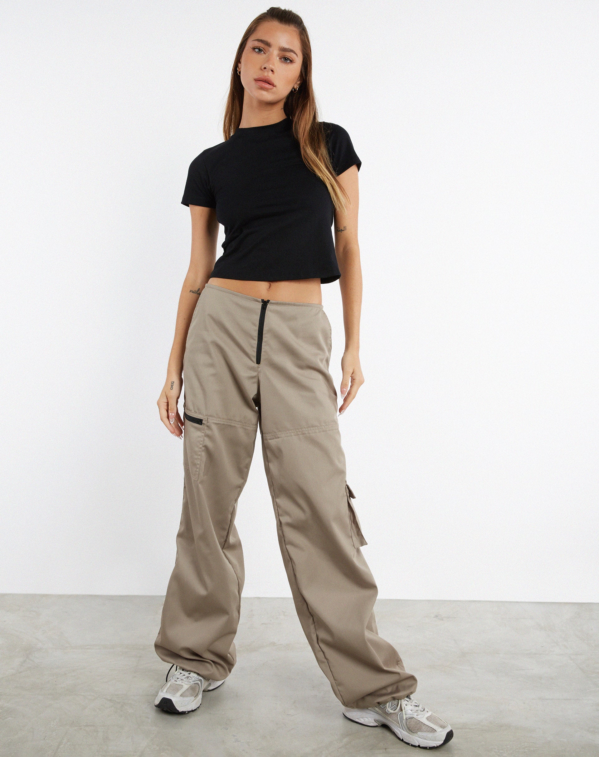 beeld van MOTEL X JACQUIE Xander Cargo Broek in Cotton Drill Taupe