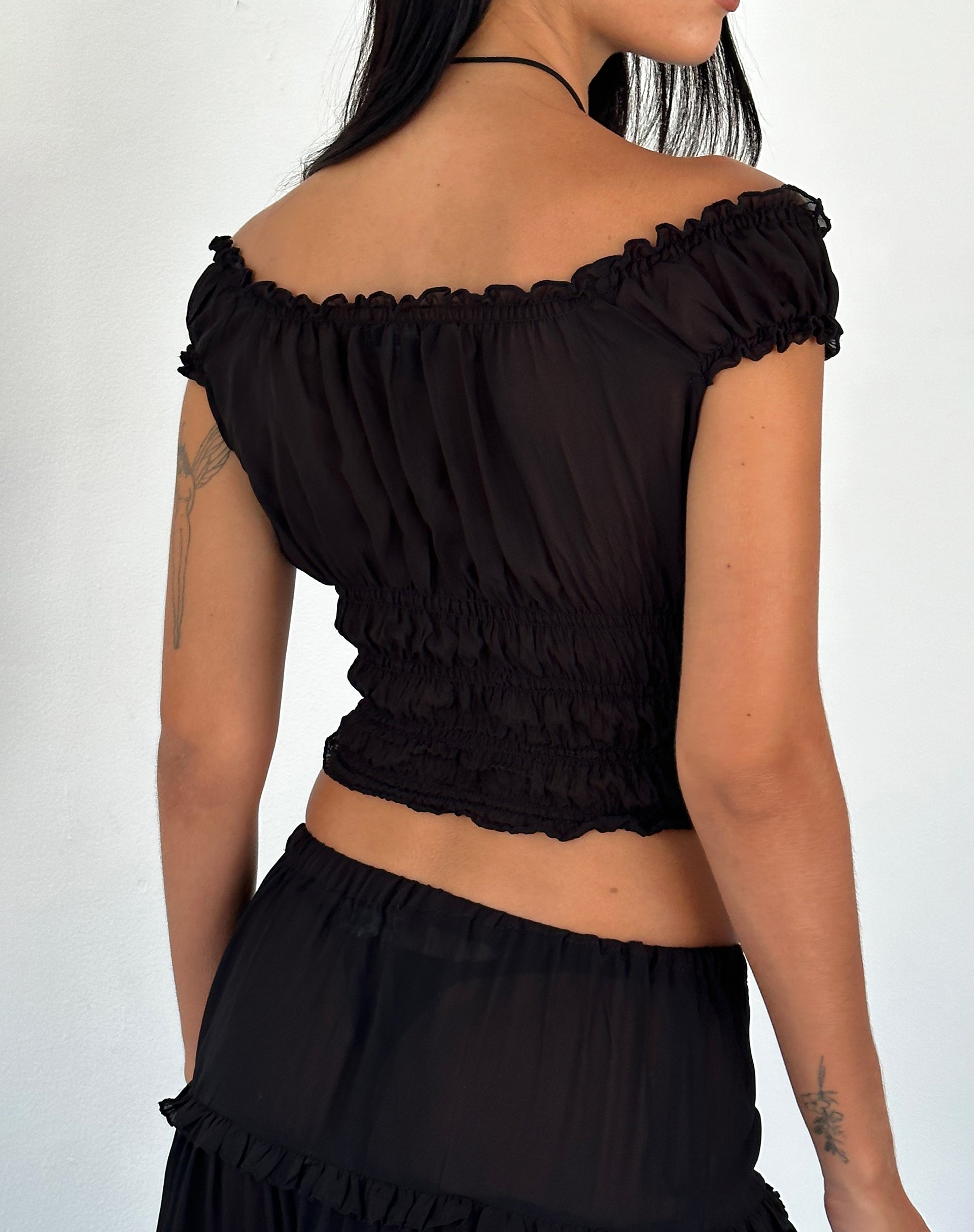Afbeelding van Xavi Shirred Bardot Top in Chiffon Zwart