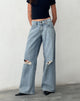 Afbeelding van Ripped Roomy Extra Wide Low Rise Jean in Vintage Blue Wash