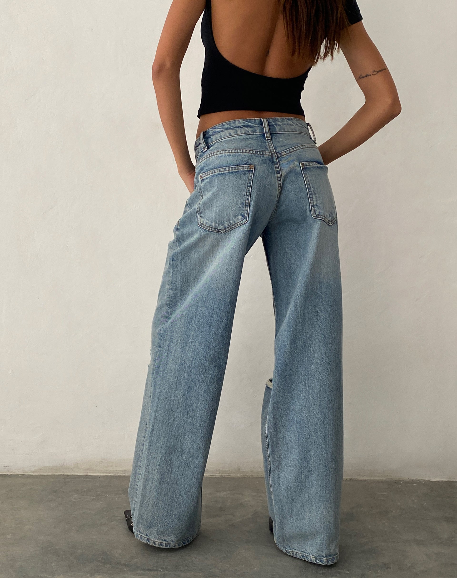 Afbeelding van Ripped Roomy Extra Wide Low Rise Jean in Vintage Blue Wash