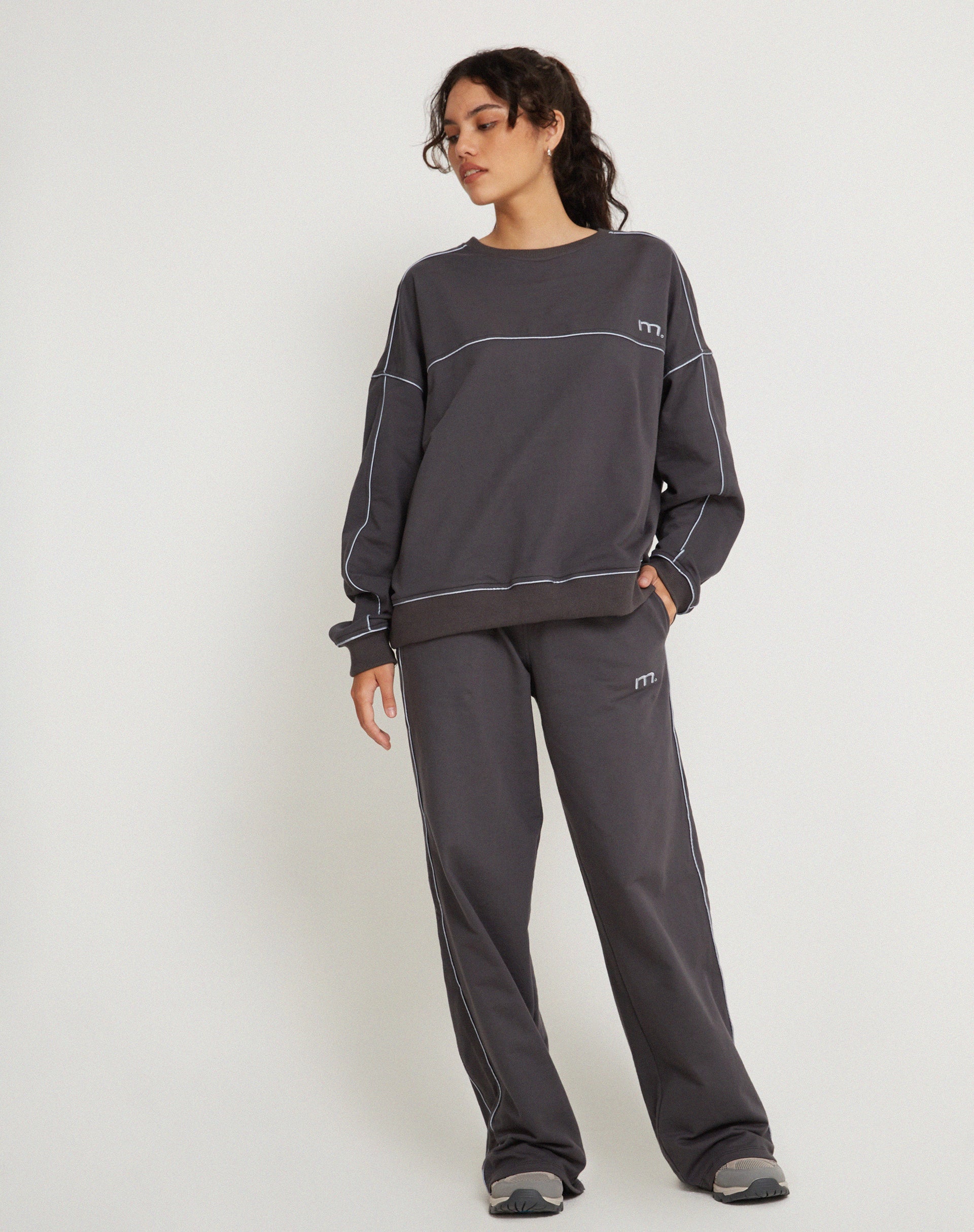 Afbeelding van Benton Wide Leg Jogger in Beluga Grey