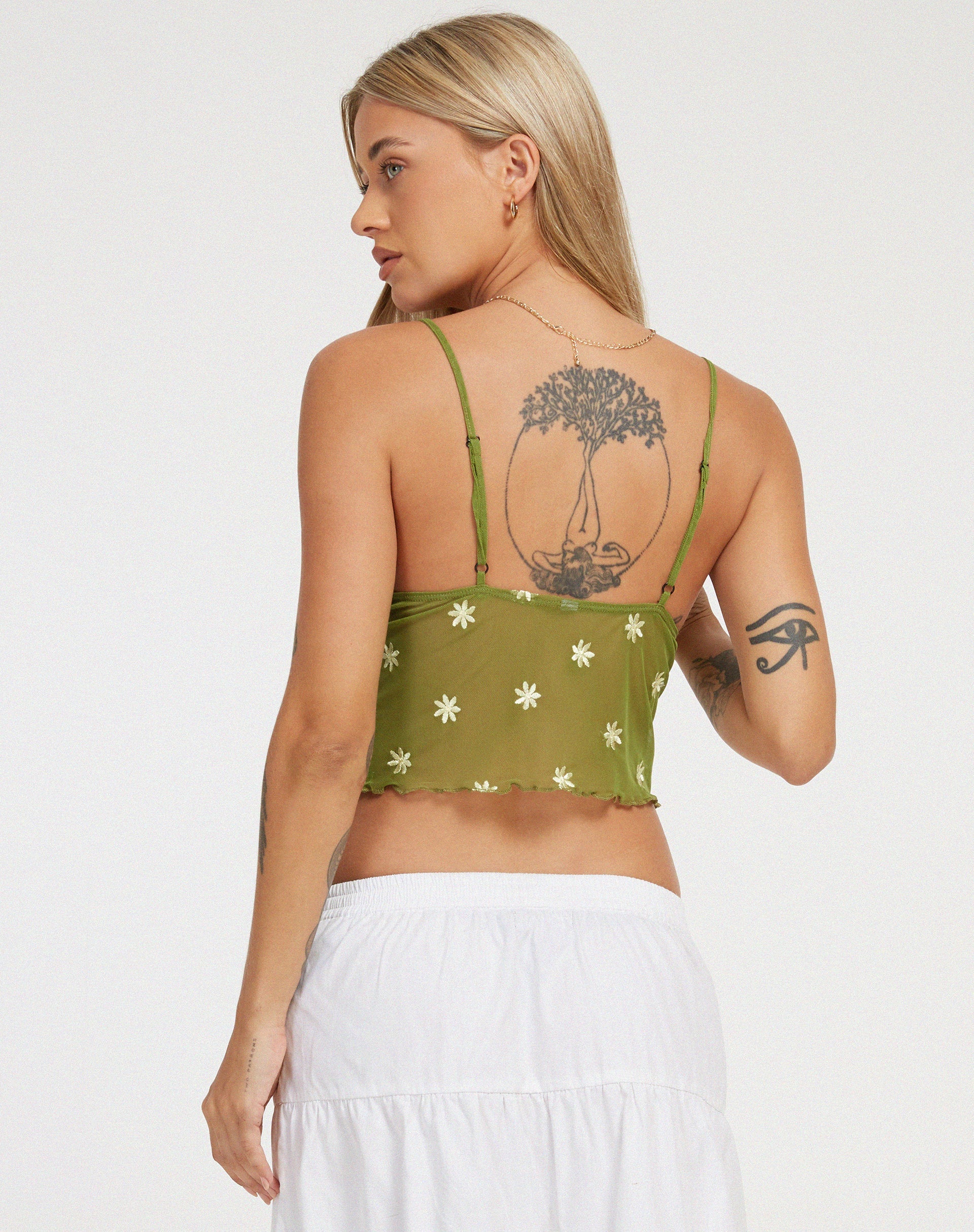 Afbeelding van Yenika Cami Top in Moss Green Custard Daisy Embro