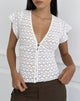 Afbeelding van Yeslin V-hals blouse met knopen in kant wit