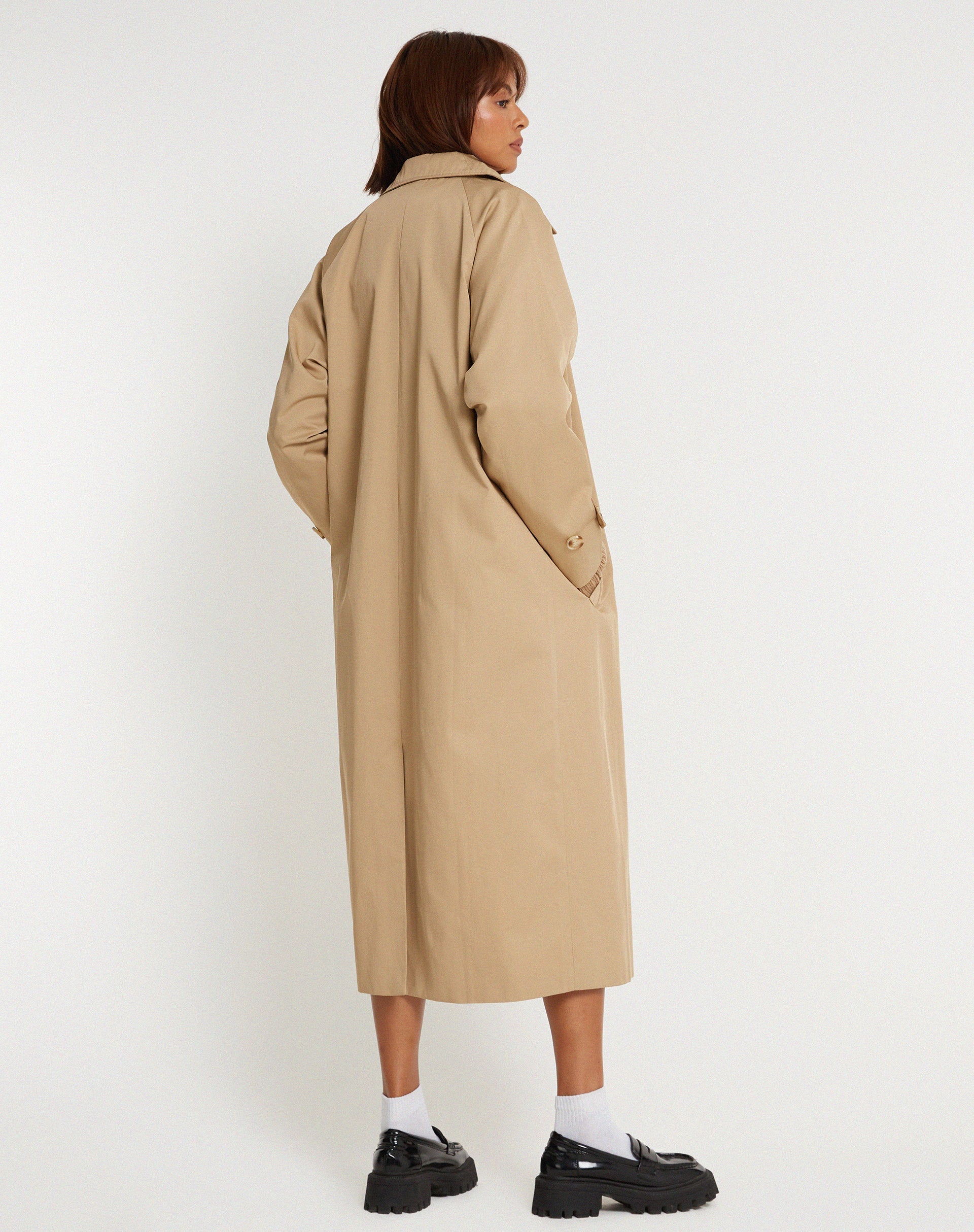 Afbeelding van Assa Trenchcoat in Tan met Stripe voering