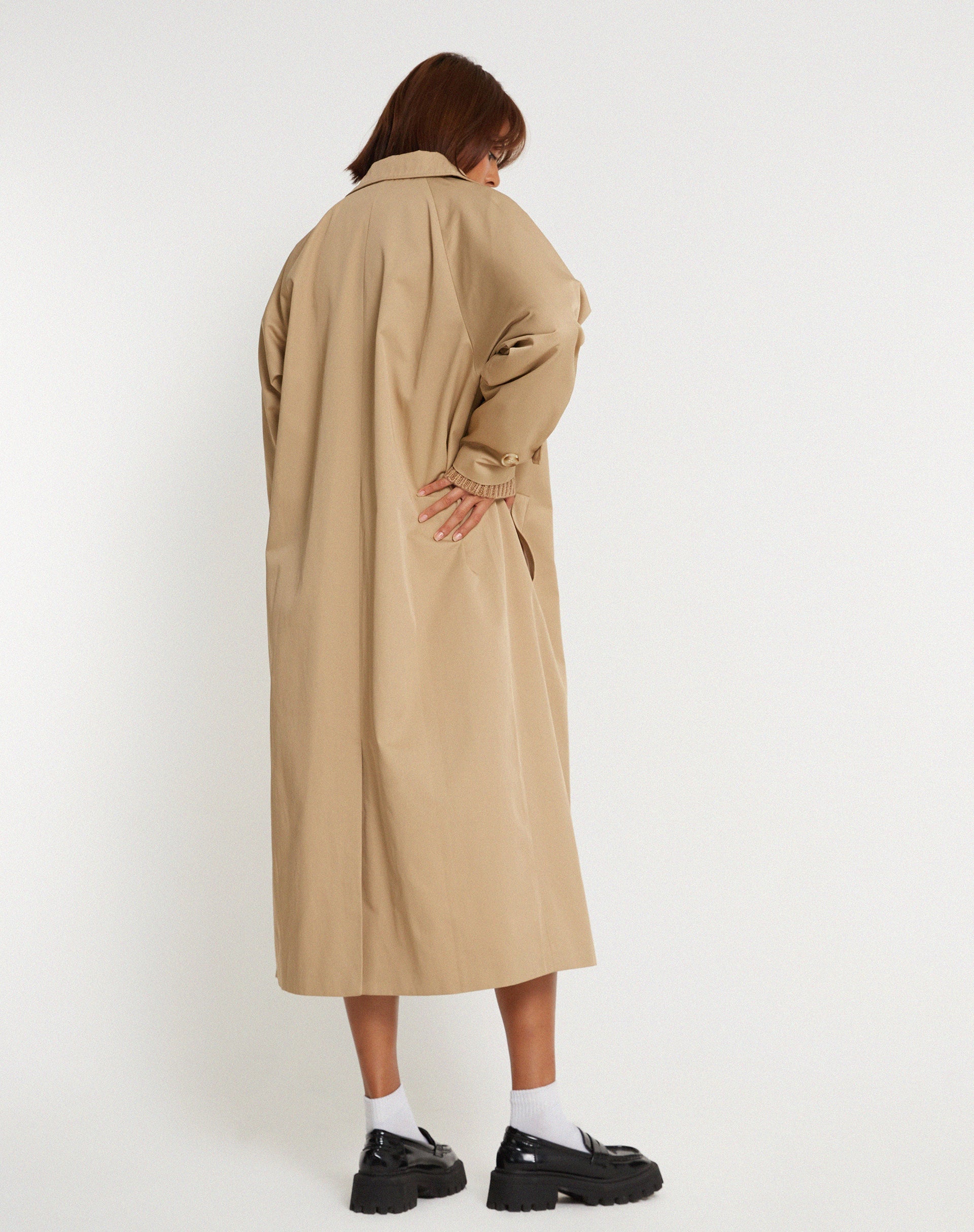 Afbeelding van Assa Trenchcoat in Tan met Stripe voering