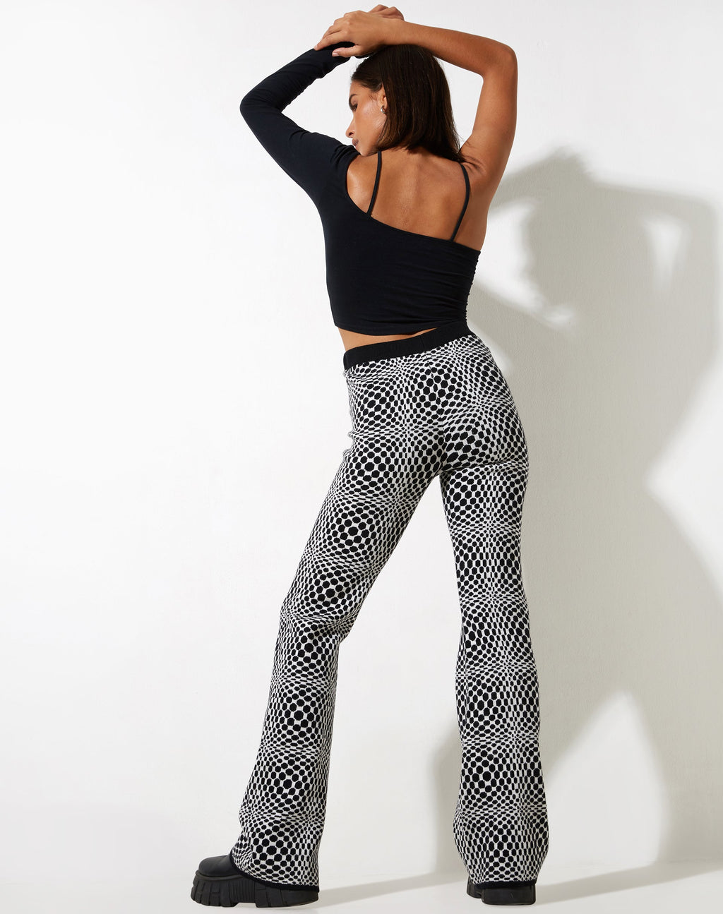 Yuana broek in optisch zwart-wit monochroom vierkant