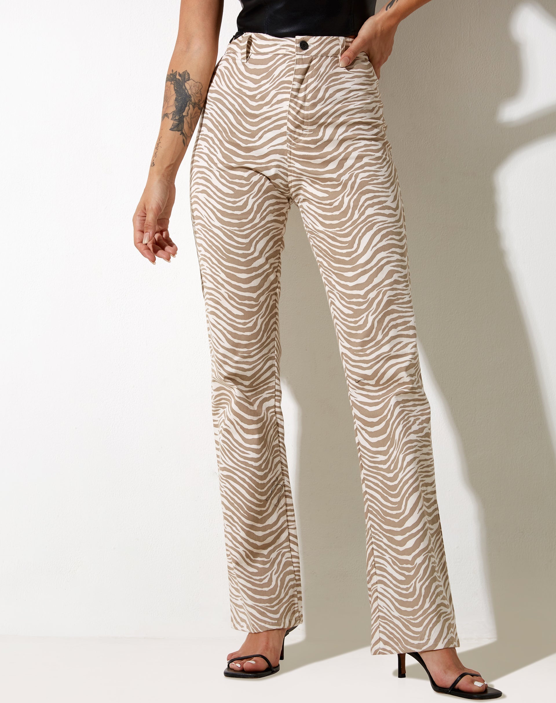 Afbeelding van Zoven flare broek in ton-sur-ton zebra