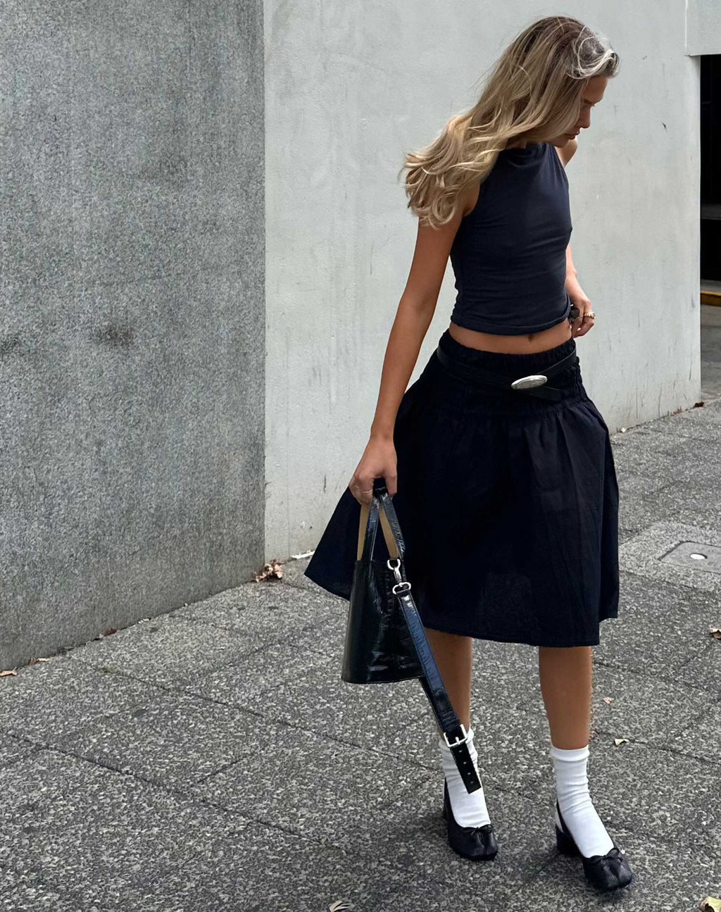 MOTEL X JACQUIE Neleta Midi rok met gerimpelde taille in zwart