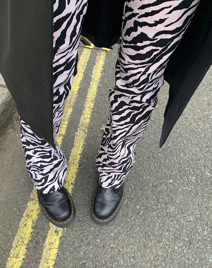 Afbeelding van Zoven broek in 90s zebra zwart-wit
