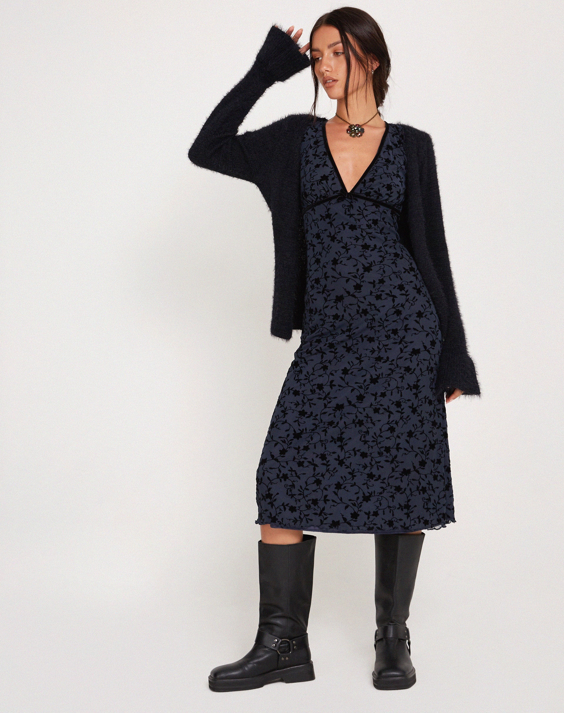Afbeelding van Vilinia Midi Dress in Pretty Petal Flock Zwart