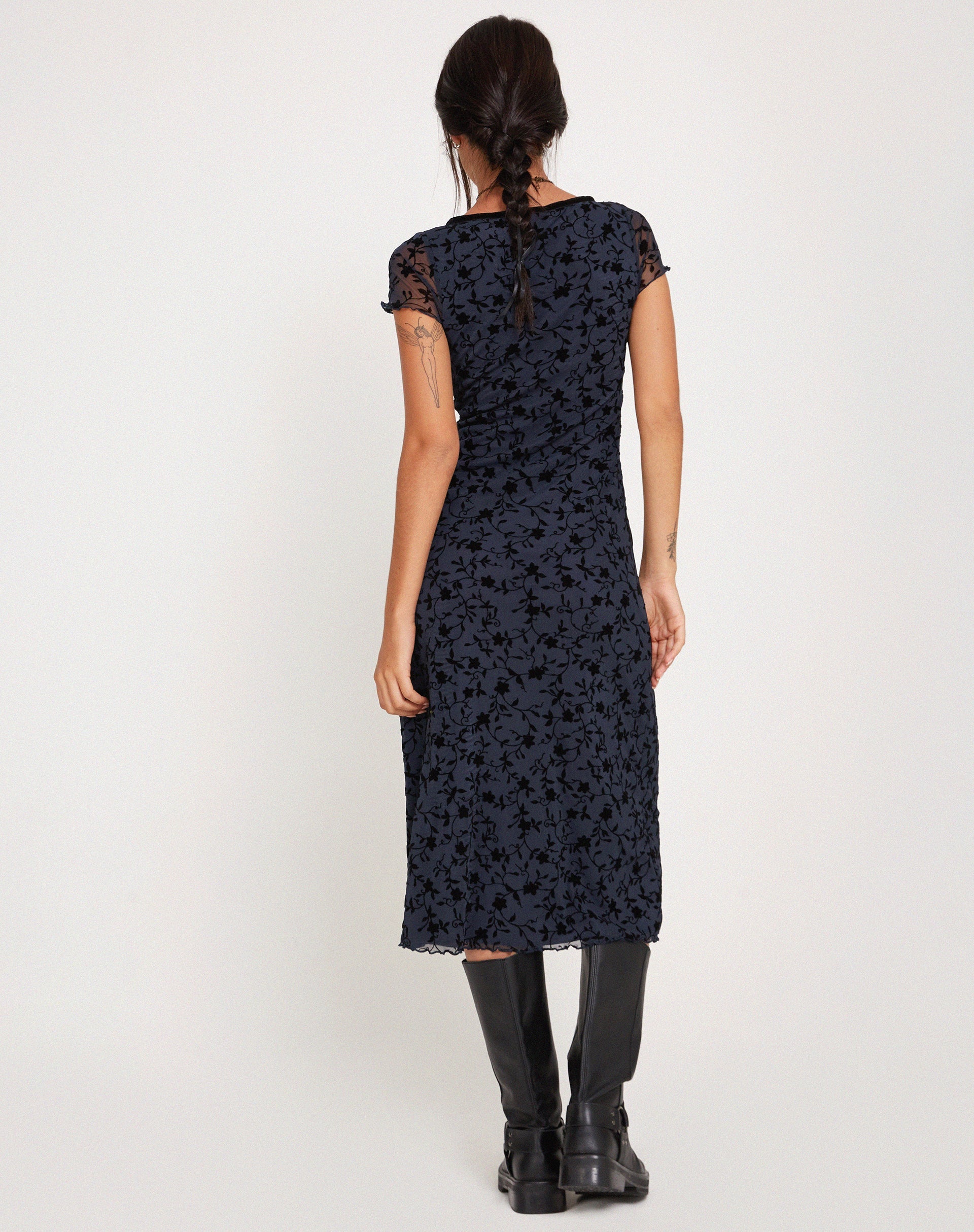 Afbeelding van Vilinia Midi Dress in Pretty Petal Flock Zwart