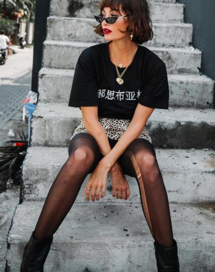 Afbeelding van Oversize Basic T-shirt in Rebel Girls Black