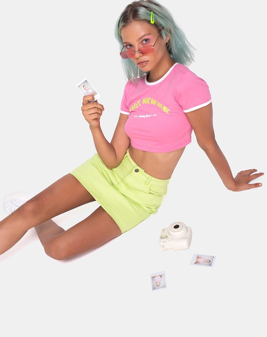 Mandita Crop Top in Helder Roze met Hot New Me Tekst X Top Girl